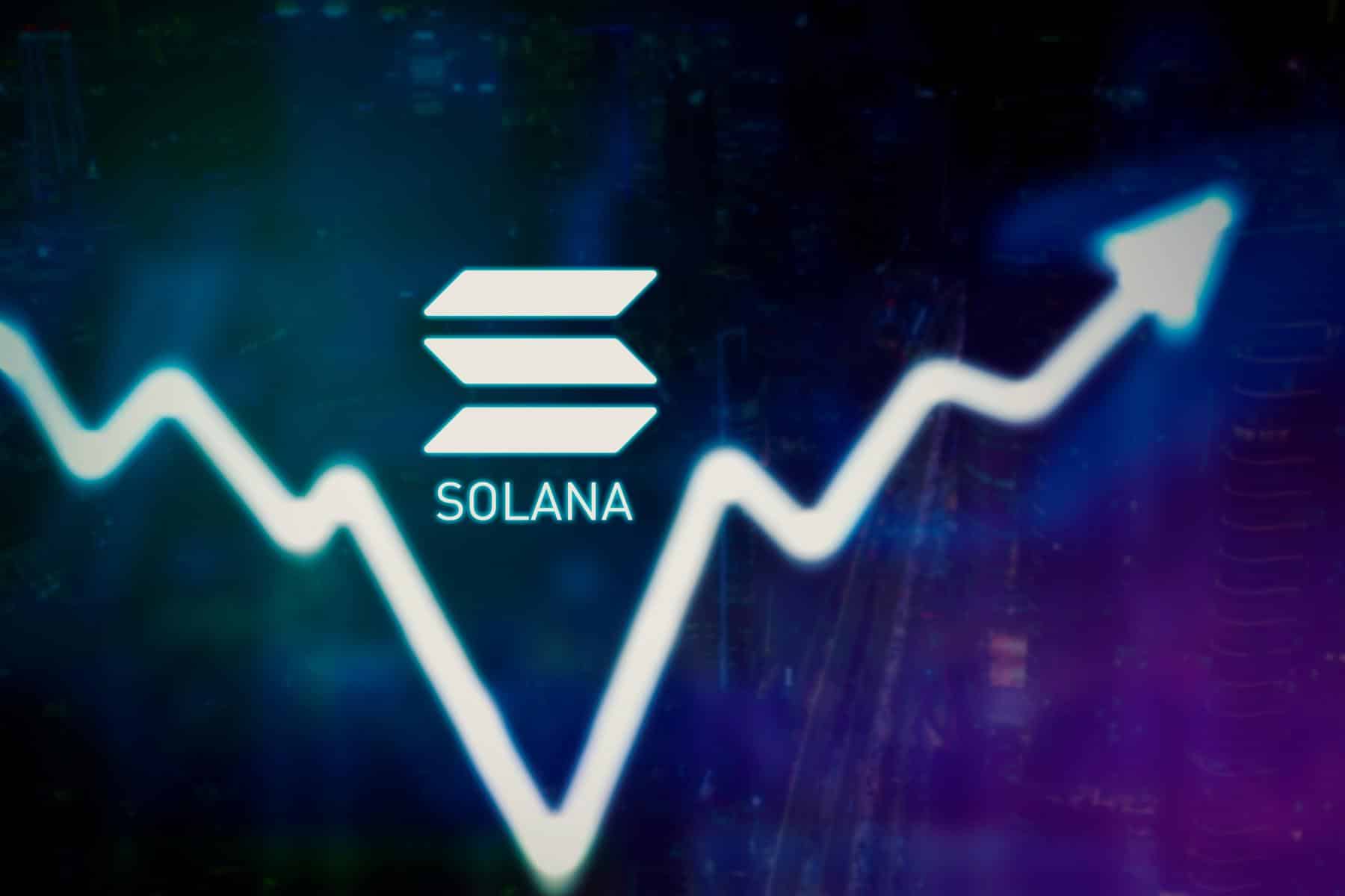 Solana-SOL-徽标，带有向上的白色箭头